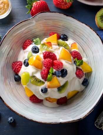 Classic Ambrosia Salad Recipe – A Creamy Fruit Delight