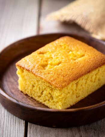 Classic Cornbread Recipe – Moist and Fluffy