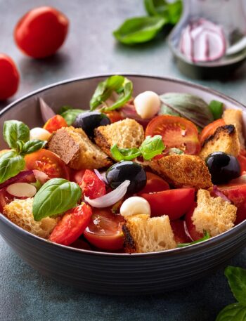 Classic Panzanella Recipe – Refreshing Italian Bread Salad