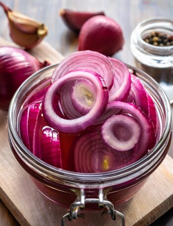 Quick Pickled Red Onions Recipe – Tangy and Crisp