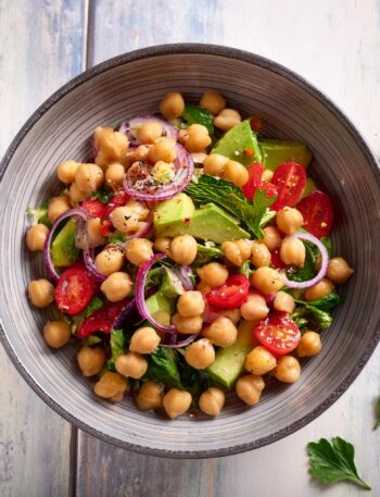 Refreshing Chickpea Salad Recipe – Light and Nutritious